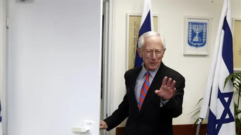 הוריד את הריבית בחדות. הנגיד לשעבר סטנלי פישר