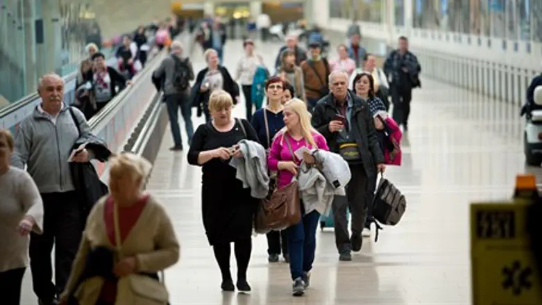 Passengers arrive in Tel Aviv 