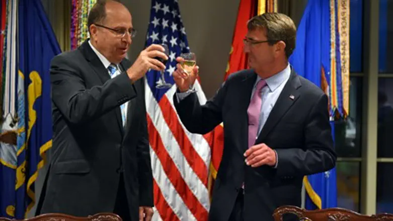 יעלון וקרטר