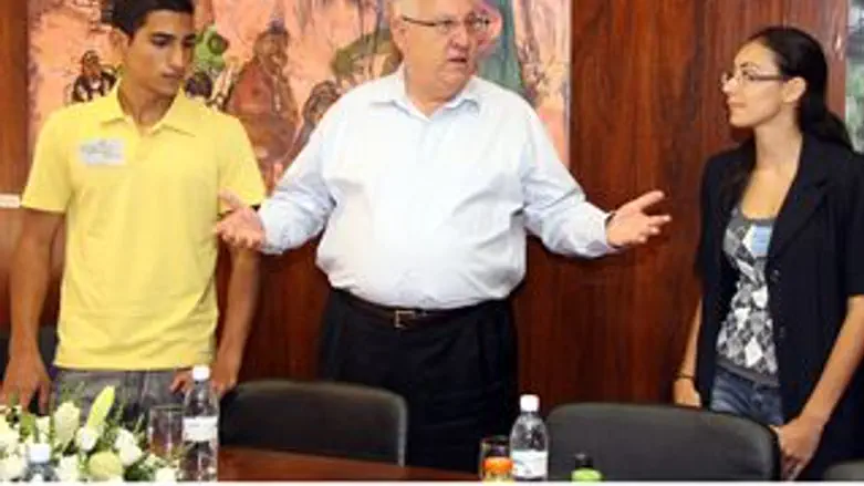 "פרלמנטרים צעירים" יוצאים לאתונה