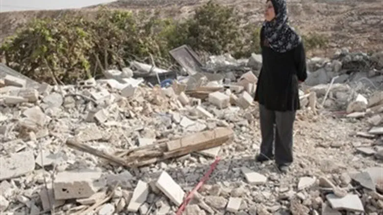 На месте разрушенного дома (Иллюстрация)