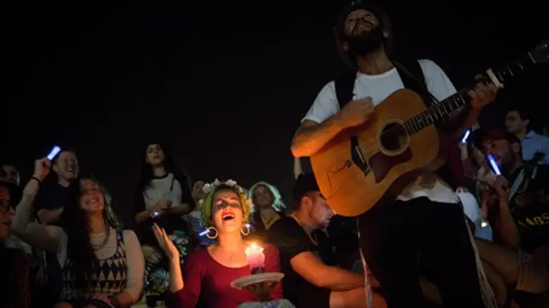 Tel Aviv havdallah sees out Shabbat Project