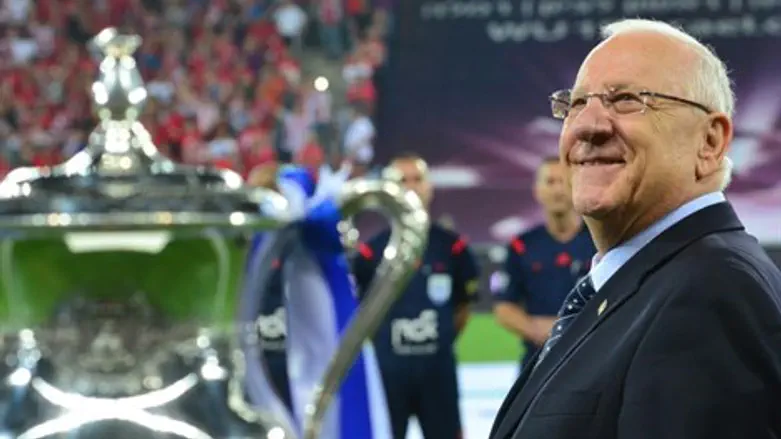 נשיא המדינה ריבלין. משנה את הכדורגל