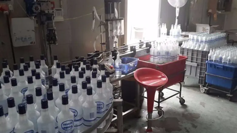 מפעל לייצור בקבוקי וודקה מזויפים