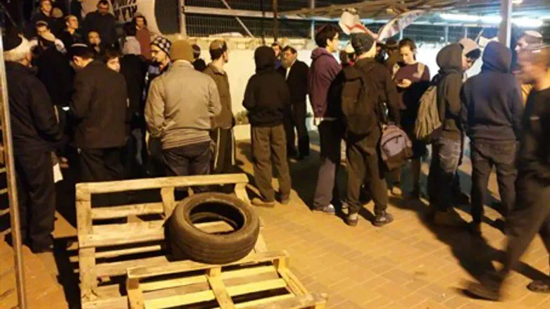 Gathering outside the Ayelet Hashahar synagogue