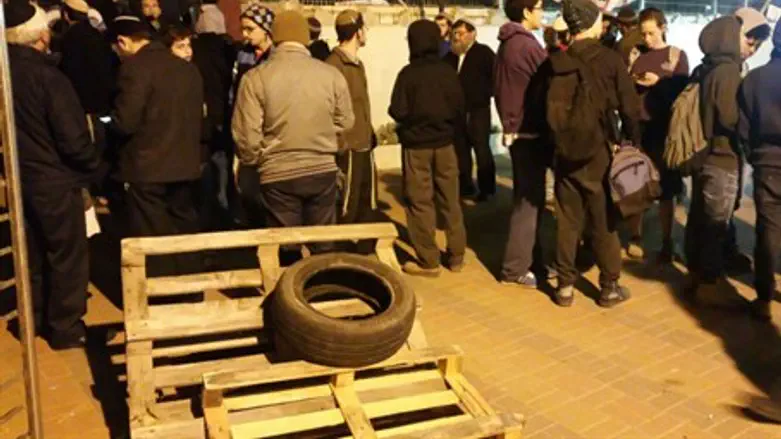 Возле синагоги «Айелет Ха-Шахар»