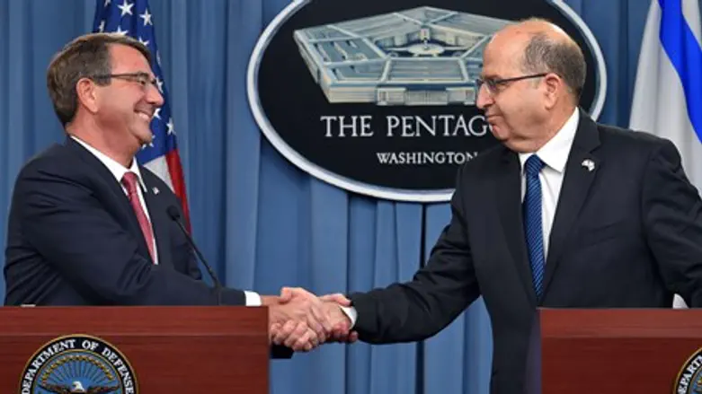 Моше Яалон и Эштон Картер