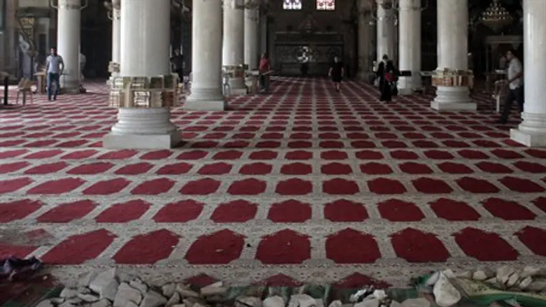 Камни, принесенные арабами в мечеть Аль-Акса