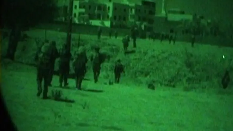 IDF forces through night vision