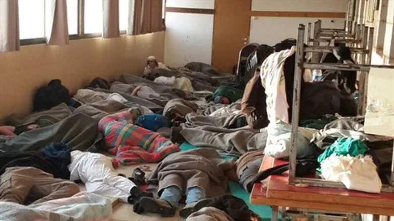 ישנים במתחם בית הכנסת