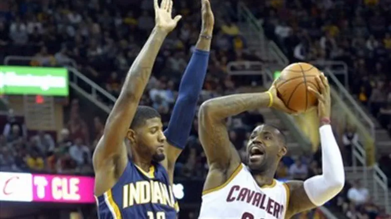 פול ג'ורג' ולברון ג'יימס. הלילה