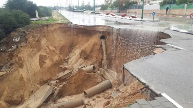 קטע כביש שקרס באשקלון