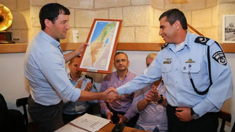 המפגש, הערב