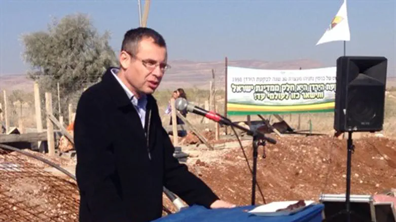 לקדם חקיקת ריבונות. לוין