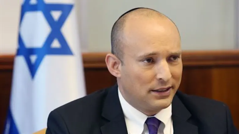 חוזר אל תפקיד השר. נפתלי בנט