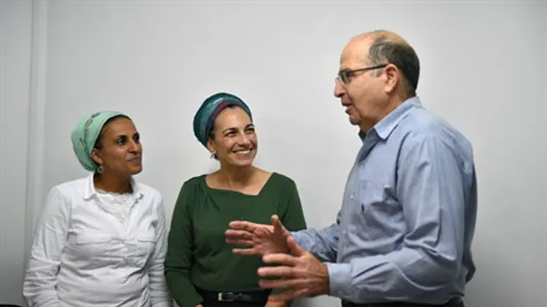 Ya'alon with mothers of terror victim