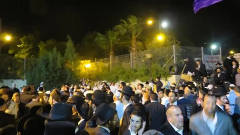 מאות במלווה מלכה