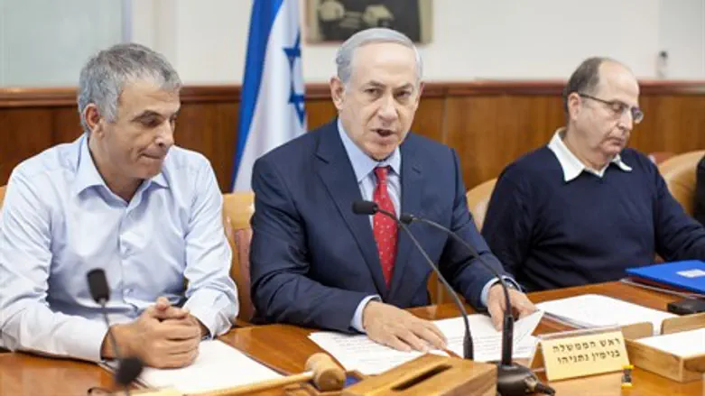 Netanyahu during cabinet meeting