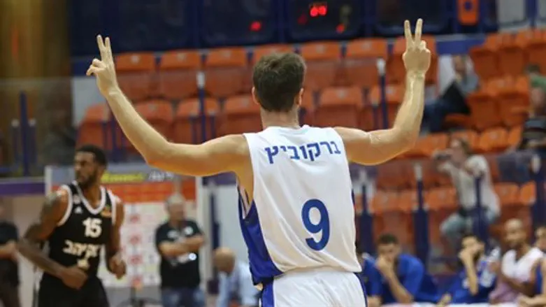 ברקוביץ' מנהריה. מסמן ניצחון