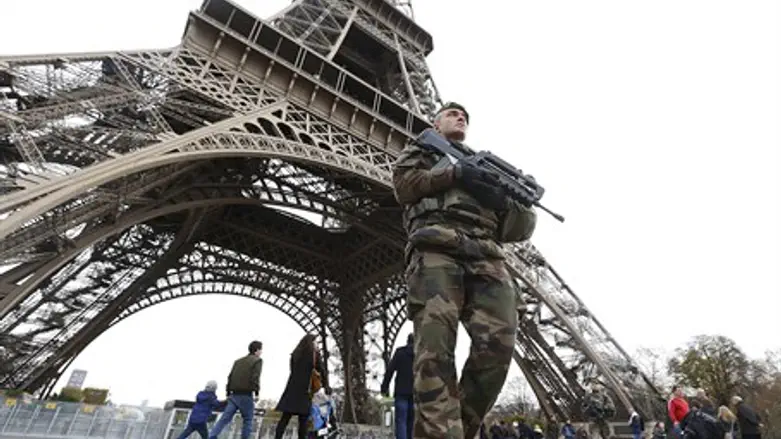Soldier at Eiffel Tower