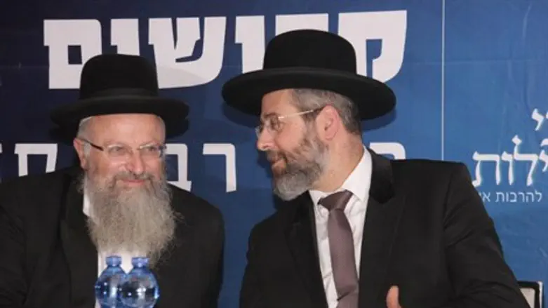 הרב אליהו והרב לאו בכנס. אמש