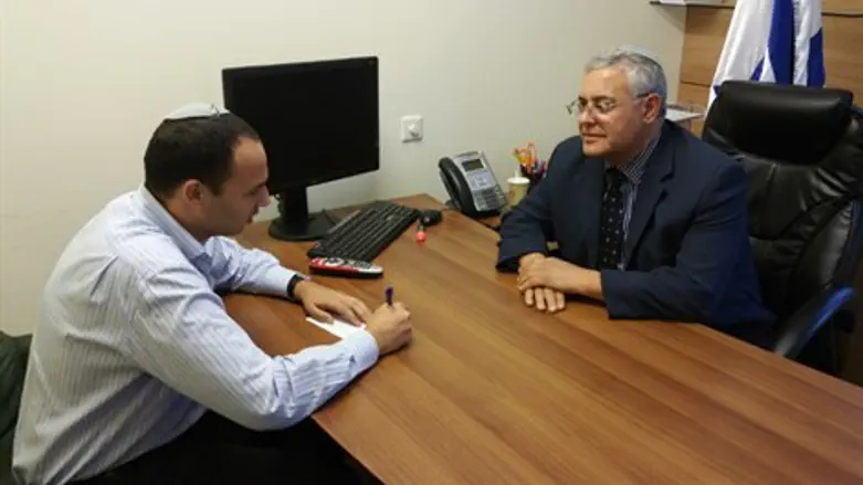 סגן השר ז'קי לוי במהלך הראיון