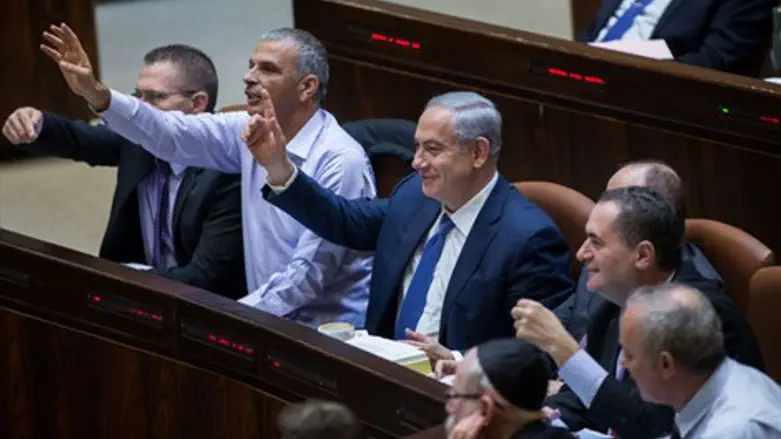 שרי הממשלה מצביעים על התקציב, הלילה