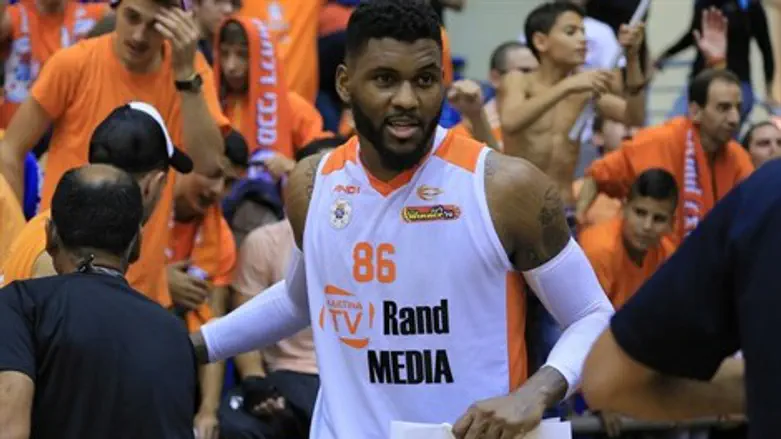 הוביל את הכתומים. דריל מונרו