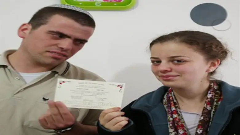 “אני לוקחת מאבא שצריך להיות בשמחה גם כשקשה”. שרה תחיה ליטמן וארוסה אריאל ביגל