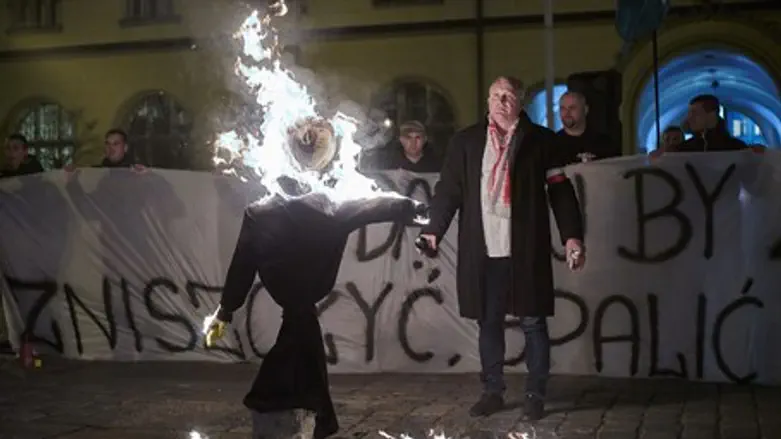 Jewish effigy burned in Wroclaw, Poland
