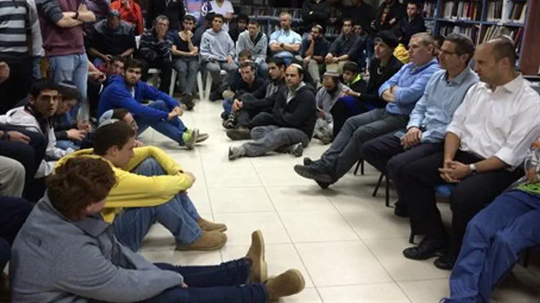 Нафтали Беннет в Эфрате