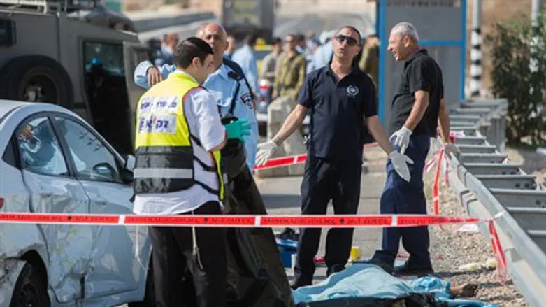 Security forces at scene of Kfar Adumim attack