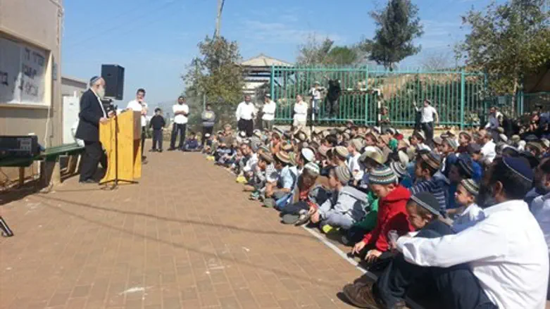 הרב שילר והתלמידים