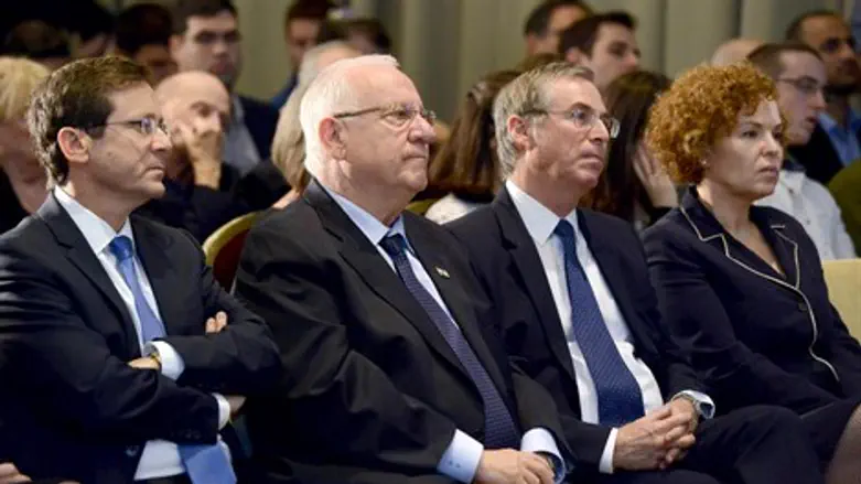 בית הנשיא, הערב