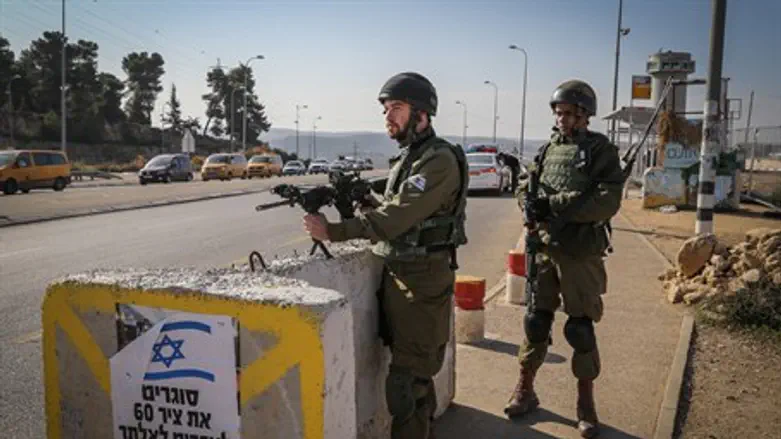 Alert soldiers shot dead the attacker