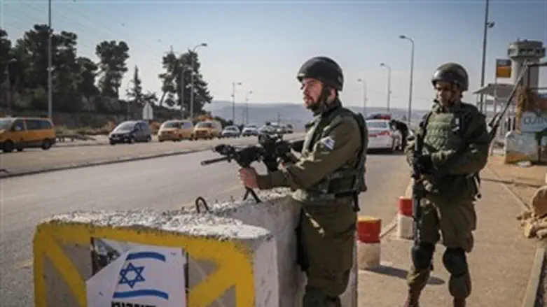 Alert soldiers shot dead the attacker