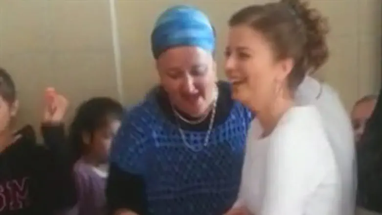 Сара-Тхия Литман выходит замуж