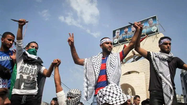 Arabs celebrate terror attacks in Gaza