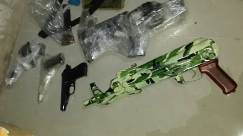 Шуафат: конфискованное оружие