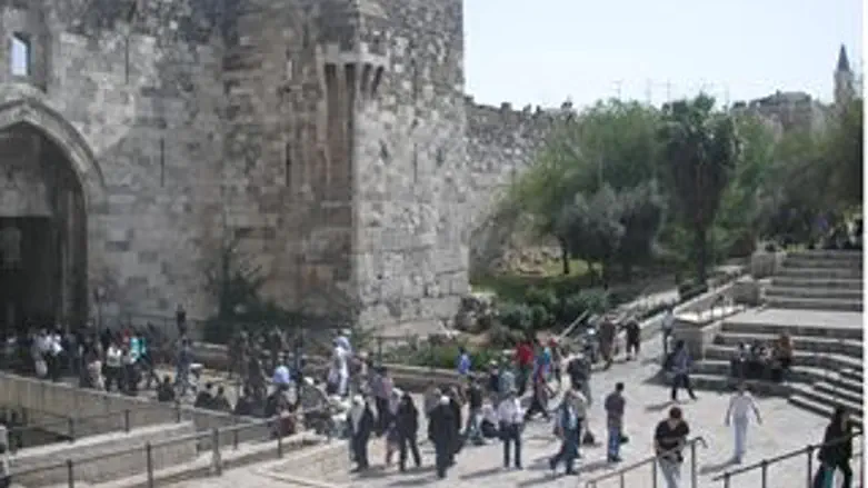 זחילה איטית וקבועה לתוככי ירושלים