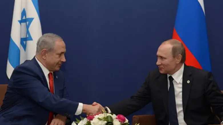 Нетаньяху и Путин. Рукопожатие в Париже