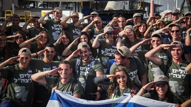 Lone soldiers making aliyah