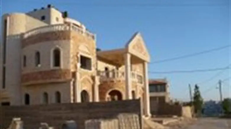 בניין מס' 7 בקבוצת המבנים הבלתי חוקיים