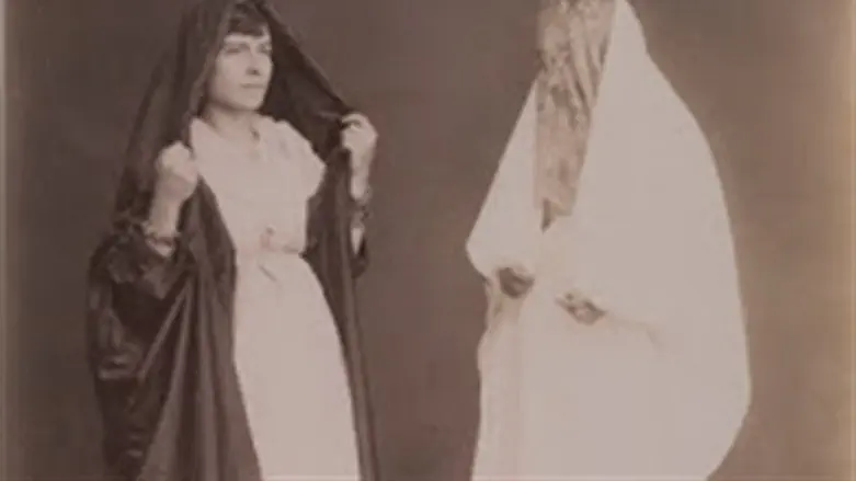 Jewish Women Preparing to Go Out