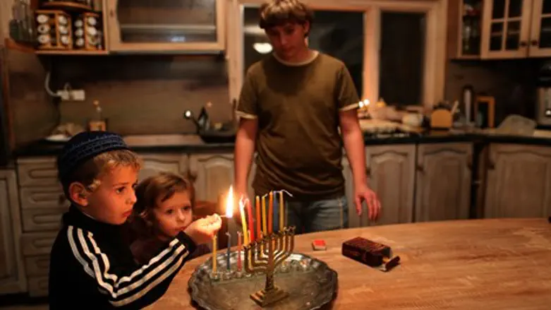 לשמור על קדושת הבית מפני הטלוויזיה והעיתונות