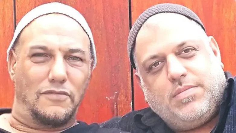 יוסף בן הטוב משמאל, וזיו טל המפיק המוסיקאלי מימין