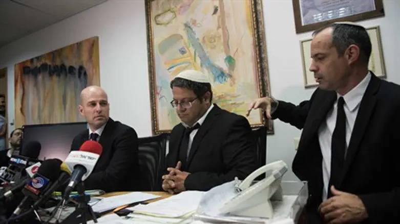 עורכי הדין המייצגים את העצורים