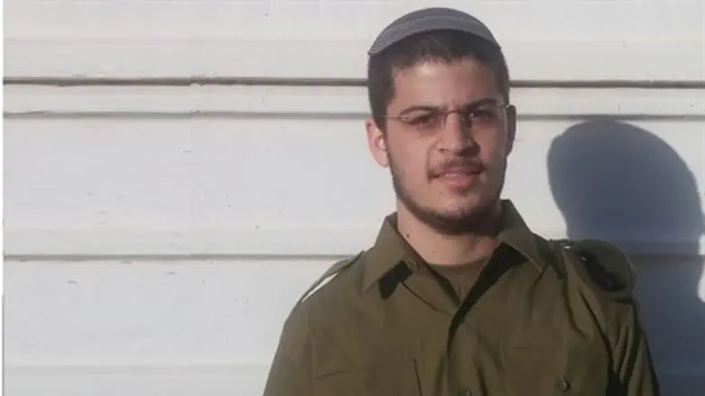 אריה מינקוב על מדים