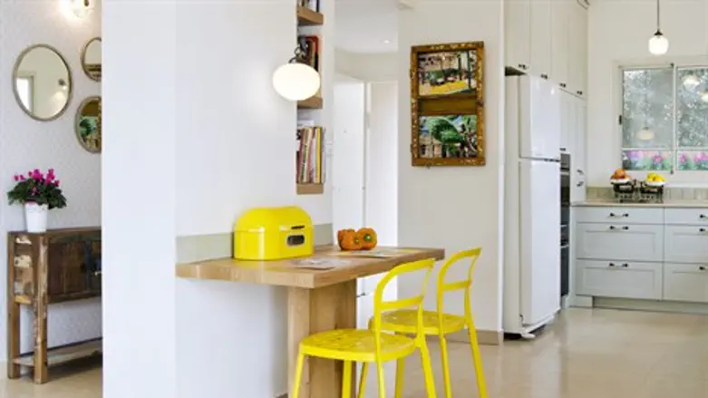 מבט מבחוץ אל המטבח