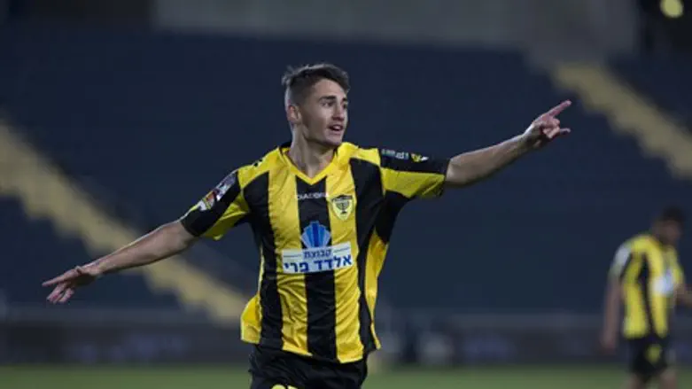 אצילי. התכבד בשער השני הערב